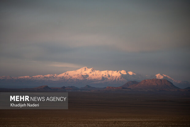  کوه های برفی اطراف روستای حسن رباط اصفهان