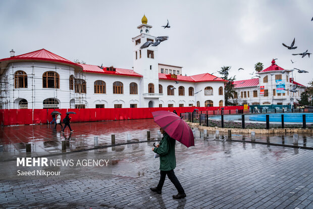 بارش باران پاییزی در رشت