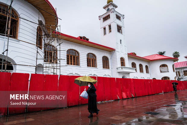 بارش باران پاییزی در رشت