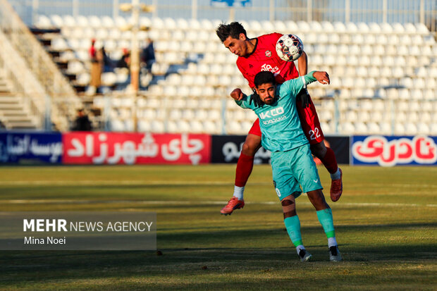 لیگ برتر فوتبال - تراکتور و پیکان