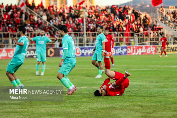 لیگ برتر فوتبال - تراکتور و پیکان