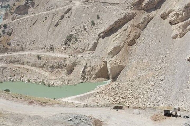 توقف ساخت سد ماندگان در دامنه کوه دنا