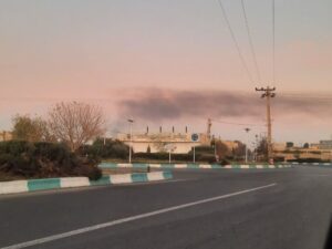 پاک سرشت: حریق انبار پالت چوب در یزد مهار شد