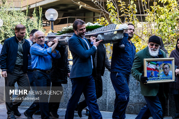 تشییع پیکر کامران فانی