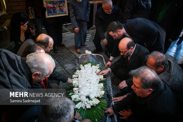 تشییع پیکر کامران فانی