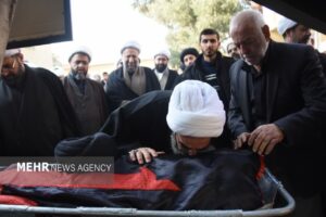 تشییع پیکر آیت الله شاهچراغی در سمنان؛ تدفین فردا در زادگاه