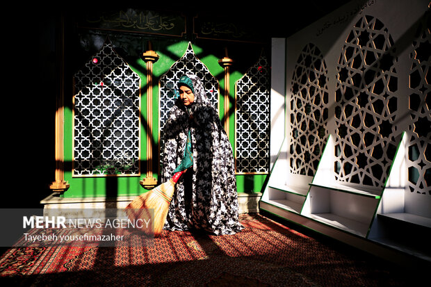 غبارروبی امامزاده زبیده خاتون همدان