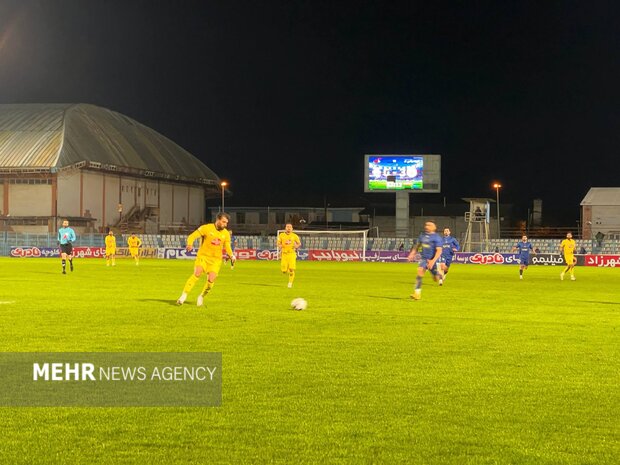 غافلگیری ملوان در نیمه نخست؛ فجر شهید سپاسی با ۳ گل پیش افتاد