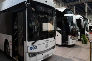 گروه بهمن با اتوبوس‌های شهری اسنا به نمایشگاه مشهد می‌رود