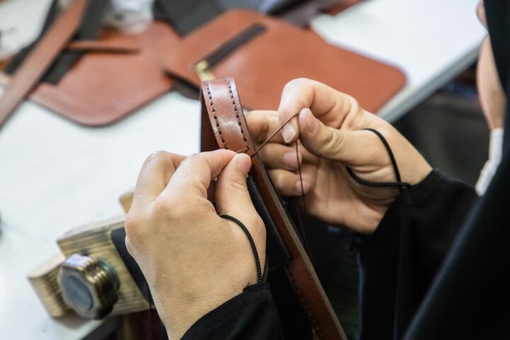 فعالیت ۲۸۳ هنرمند در عرصه چرم دست‌دوز خراسان جنوبی