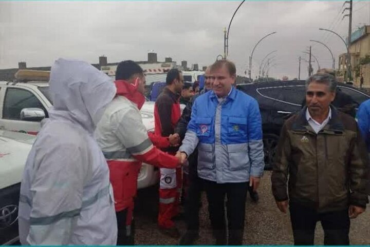 حضور میدانی استاندار بوشهر در کنار امدادگران هلال احمر در عسلویه