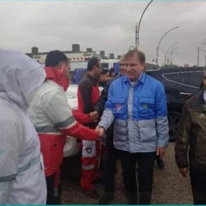 حضور میدانی استاندار بوشهر در کنار امدادگران هلال احمر در عسلویه