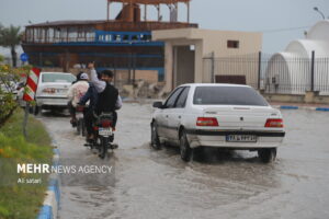 تلاش نیروهای پلیس راهور کیش برای تسهیل عبور و مرور