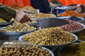 یلدا پشت در است؛ قیمت ها جلوتر ایستاده اند