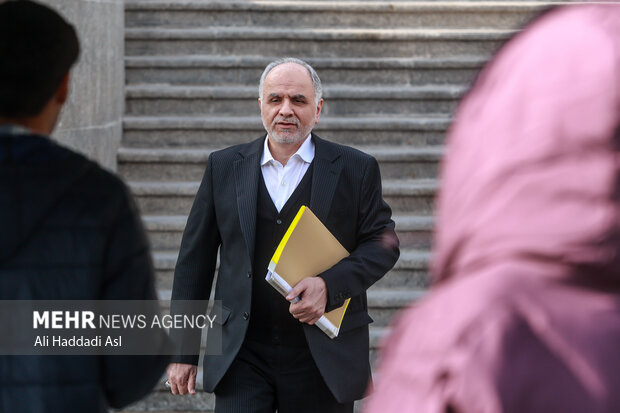 امین حسین رحیمی وزیر دادگستری در حاشیه جلسه هیئت دولت