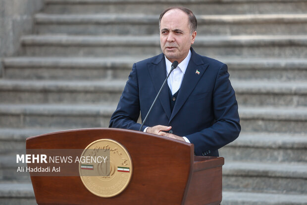 غلامرضا نوری قزلجه وزیر کشاورزی در حاشیه جلسه هیئت دولت