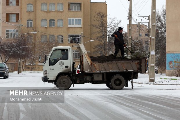 بارش اولین برف پاییزی در اردبیل