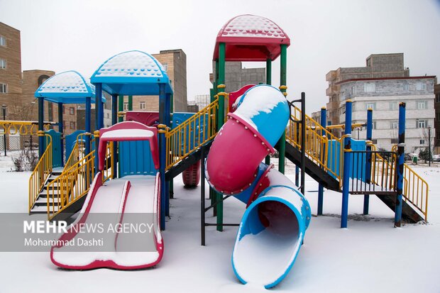 بارش اولین برف پاییزی در اردبیل