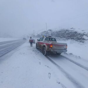 امدادرسانی هلال‌احمر کردستان به ۱۰۰حادثه دیده برف و یخبندان در جاده‌ها