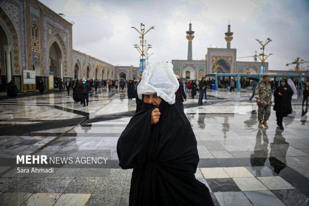 بارش باران در حرم مطهر امام رضا(ع)