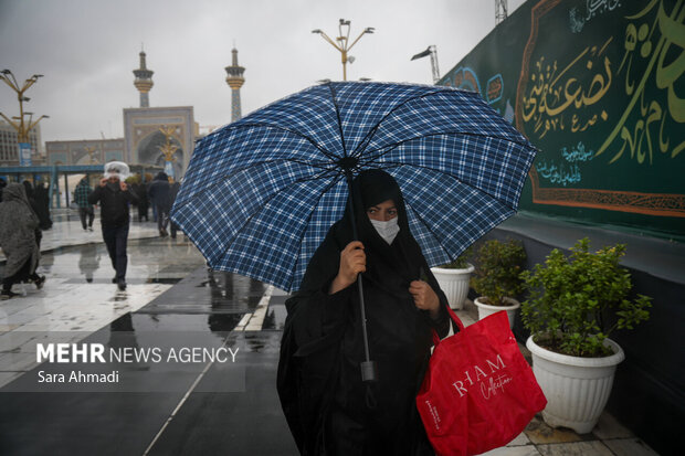 بارش باران در حرم مطهر امام رضا(ع)