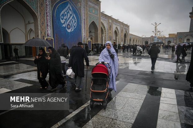 بارش باران در حرم مطهر امام رضا(ع)