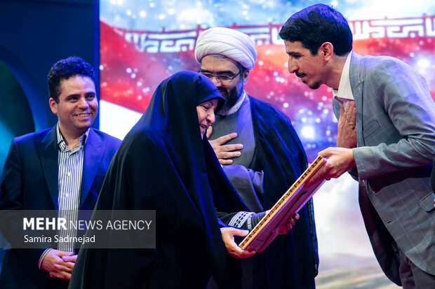 آیین تجلیل از افتخار آفرینان علمی ایران اسلامی