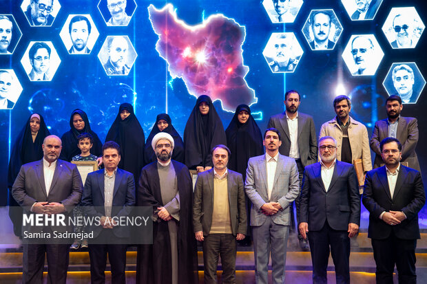 آیین تجلیل از افتخار آفرینان علمی ایران اسلامی