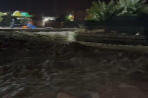 طغیان رودخانه‌های فصلی داخل شهر دشتی پارسیان