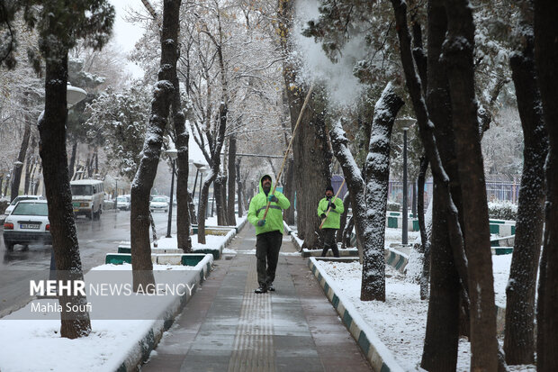برف پاییزی در  اراک