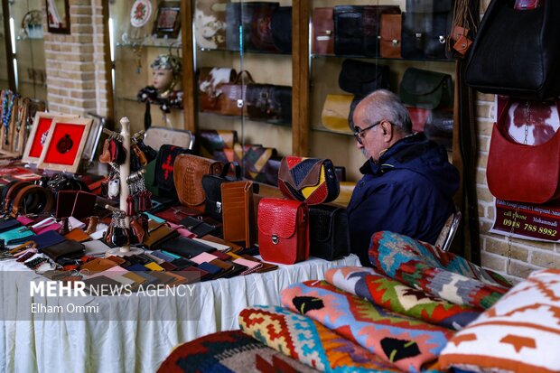 نمایشگاه و بازارچه صنایع‌دستی ویژه شب چله در سنندج