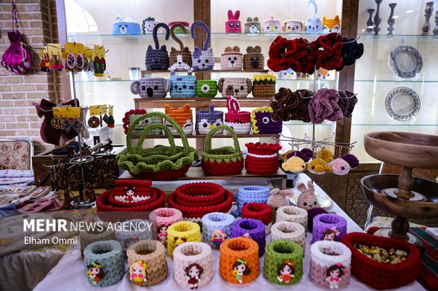 نمایشگاه و بازارچه صنایع‌دستی ویژه شب چله در سنندج