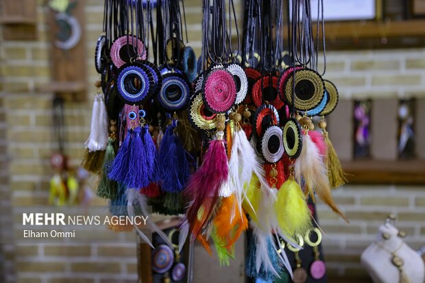 نمایشگاه و بازارچه صنایع‌دستی ویژه شب چله در سنندج