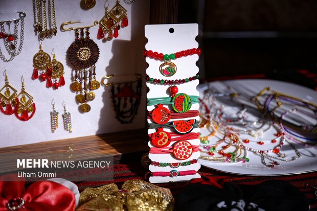 نمایشگاه و بازارچه صنایع‌دستی ویژه شب چله در سنندج