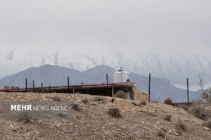 تداوم بارش برف در قله تشگر هرمزگان؛ سفیدپوشی ارتفاعات پایین‌دست