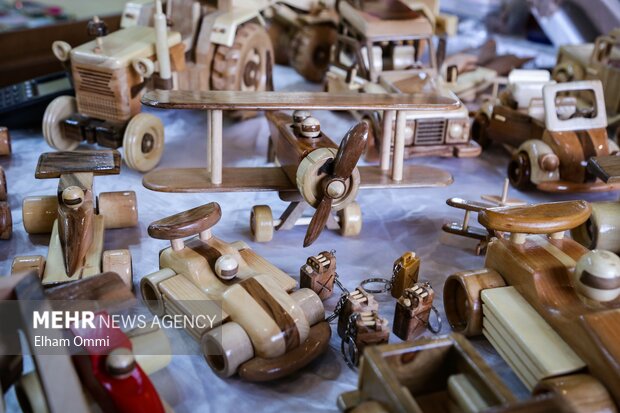 نمایشگاه و بازارچه صنایع‌دستی ویژه شب چله در سنندج