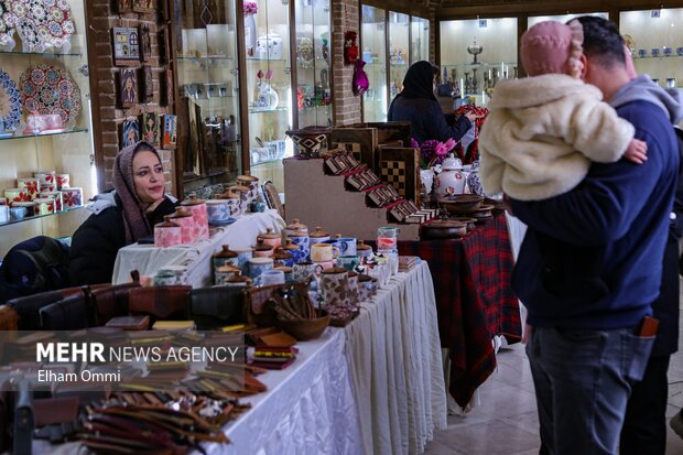 نمایشگاه و بازارچه صنایع‌دستی ویژه شب چله در سنندج