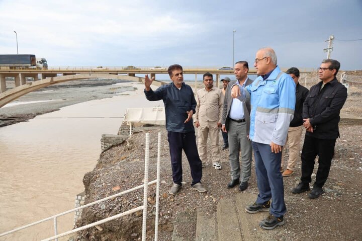 بازدید استاندار هرمزگان از پل آبنمای رودان