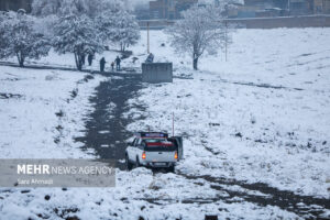رستگاری:بارش شدید برف و مه غلیظ محورهای روستایی استان یزد را مسدود کرد