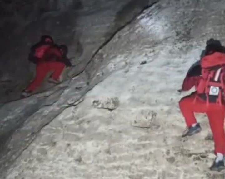 نجات ۳ نفر گرفتار در ارتفاعات کوهستانی «آبگرمه» کوهدشت