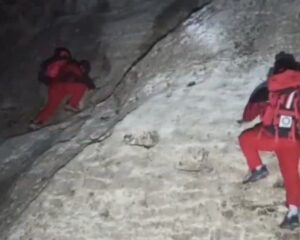 نجات ۳ نفر گرفتار در ارتفاعات کوهستانی «آبگرمه» کوهدشت