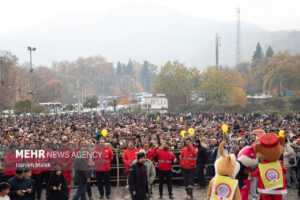 پیاده روی خانوادگی همزمان با جشن ۱۰۰سالگی شهر گرگان