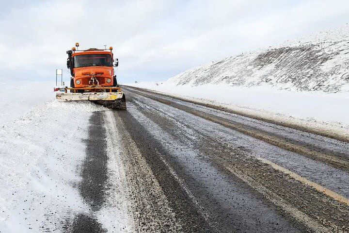 حضور راهداران دلیجان برای برف‌روبی محور نراق- مشهد اردهال