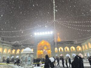 بارش برف در آستان مقدس امام رضا(ع)