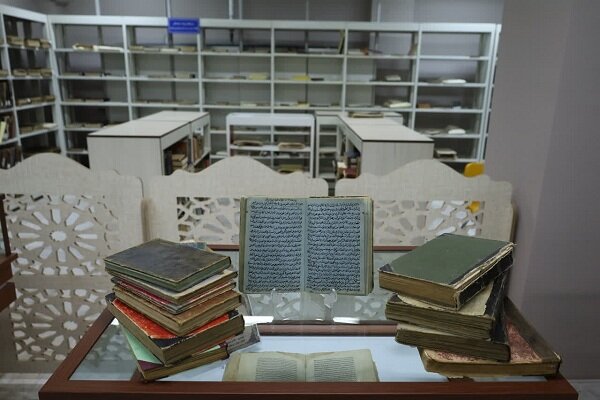 ۳۴۴ نسخه کتاب و سند تاریخی در ارومیه اهدا شد