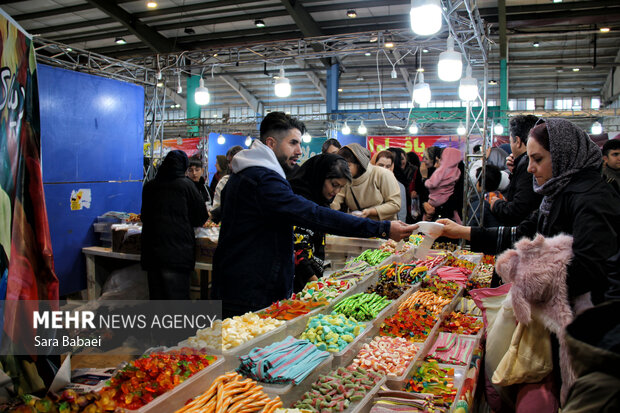 یلدا نزدیک است؛ جلوه‌های نمایشگاهی شب چله در کرمانشاه