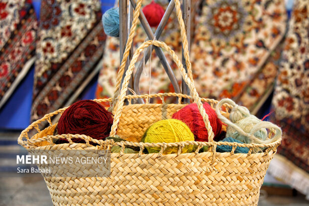 یلدا نزدیک است؛ جلوه‌های نمایشگاهی شب چله در کرمانشاه