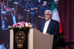 عارف: تورم تصمیم‌گیری‌ها زمینه را برای فساد فراهم می‌کند