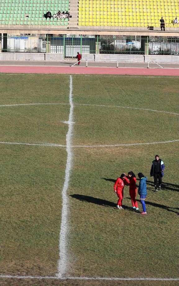 گامهای بزرگ فوتبال زنان روی زیرساختهای ضعیف/ مثل آقایان عقب نمانند!