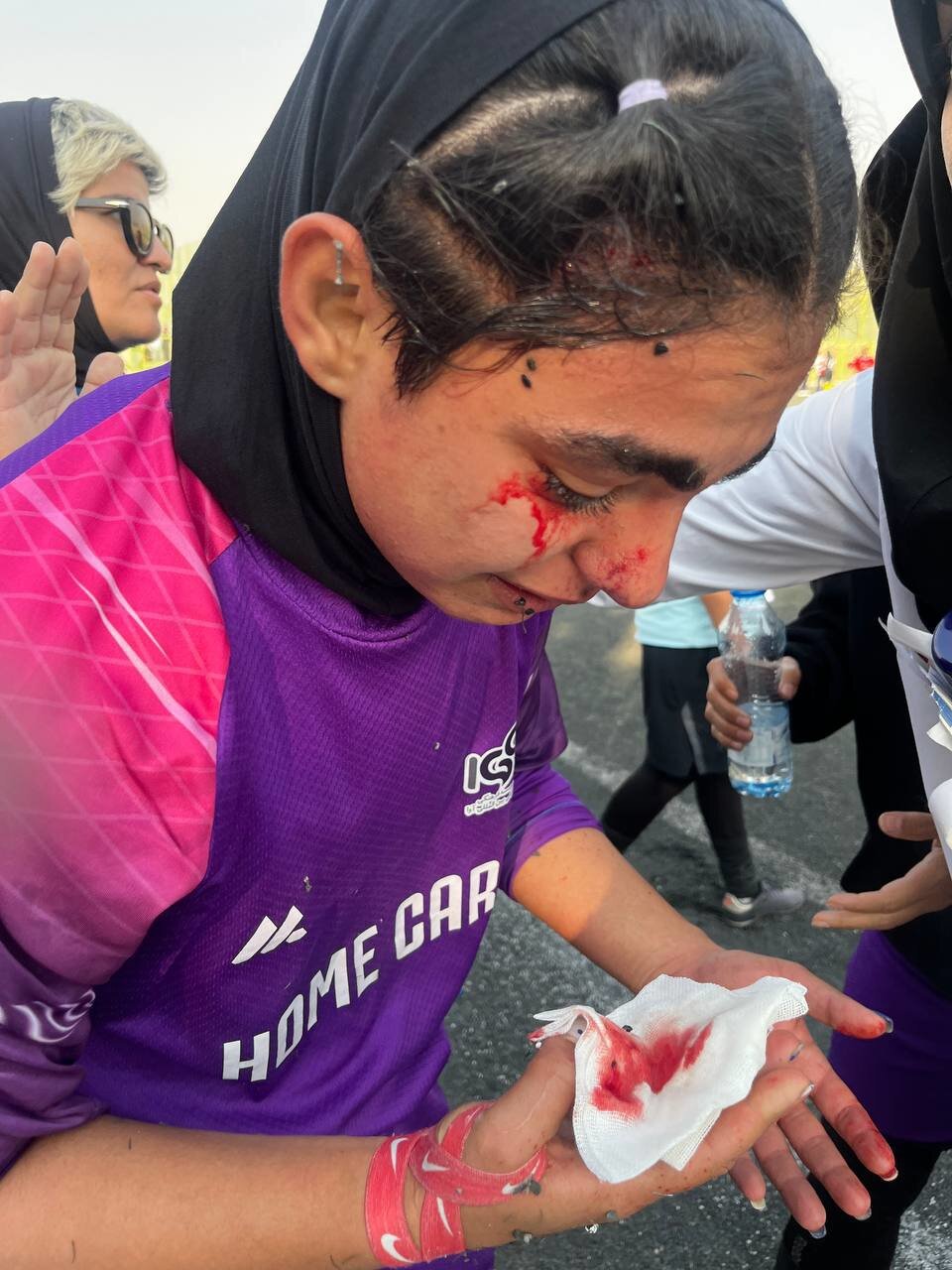 گامهای بزرگ فوتبال زنان روی زیرساختهای ضعیف/ مثل آقایان عقب نمانند!